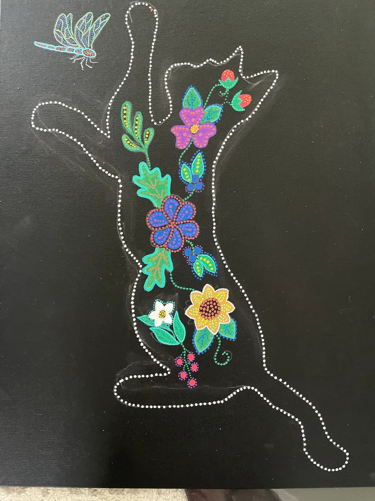 Cat outlined in dots, filled with flowers